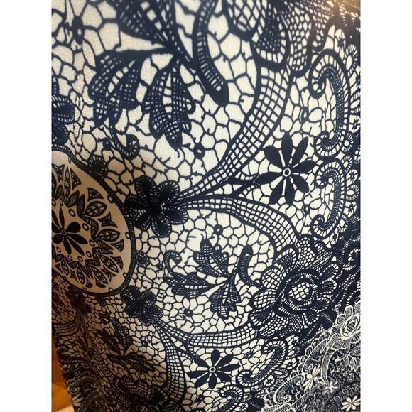 KARL LAGERFELD SLEEVELESS BLUE AND WHITE BLOUSE WOMENS SIZE MEDIUM - Picture 6 of 9